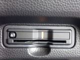 ■【ETC車載器】が装備されています。セットアップをしてお渡しとなり、ETCカードを差し込むだけで高速道路の利用が可能です。