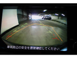 【バックカメラ】後方の映像がモニターで確認できます。駐車が苦手な方にお勧めの補助機能です。