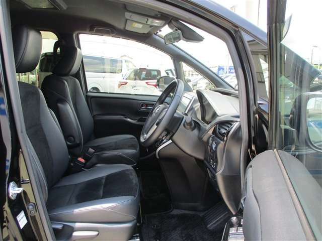 トヨタ ヴォクシー 2.0 ZS 煌III の中古車詳細 (19,000km, ブラック