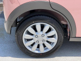 狭い駐車場でも安心。スイッチ操作だけでドアミラーの格納展開が可能。電動格納式リモコンドアミラー!