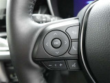 ステアリングスイッチ付き。手を離さずにさまざまな操作が可能です。