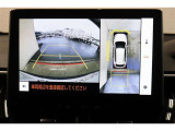 前後左右のカメラの映像を合成し、車を上から見たような視点のパノラミックビューモニター。後方の死角だけでなく左右や前方の障害物の発見もしやすくなります。