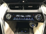 運転席・助手席・独立型オートエアコン。運転席とパートナー別々の温度設定ができ快適なドライブが楽しめます!