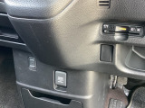自社整備工場で点検整備をおこなってからお渡ししています。車検が残っている場合は『12ヶ月点検整備』を、車検整備付きの場合は『車検整備』をおこないます。整備費用は車両本体価格に含まれています。