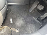 運転席側のフロアマットです。使用感はございますが、目立った汚れなどはありません。