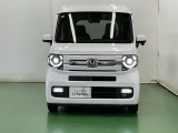 LEDヘッドライトを装備しています。LEDヘッドライトはとても明るく、雨の日や夜間走行も安全・安心です。オートライトコントロール付きで周囲の明るさに応じて自動で点灯・消灯します