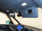 運転席・助手席バニティーミラー・照明付きサンバイザー