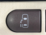 【パワースライドドア】スマートキーや運転席のスイッチでスライドドアの開閉が可能♪電動だから力を入れてドアを開ける必要が無く、小さいお子様でも、重い荷物を持っている時もラクに開け閉めできます♪