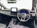 運転席まわりです。 各操作スイッチは使いやすい位置に配置されてます。