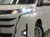 LEDヘッドライトです。デザイン性がよくとても明るいので、夜間の走行や悪天候でも安心です。しかも長寿命!