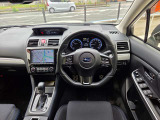 コクピットです。下取りの時点まで運転席シートには新車時のカバーもずっと残っており、とてもきれいなシートです。アクセル、ブレーキのペダル、フットレストはアルミです。