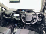 運転席まわりです。 各操作スイッチは使いやすい位置に配置されてます。