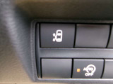 左側オートスライドドアです。運転席からでもスイッチひとつで開閉できるので、便利ですよ