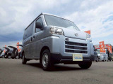 実際に運転席に座り、装備に触れたりエンジンをかけてみて頂くことも可能です!その際はスタッフまでお気軽にお声がけください♪