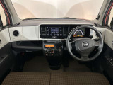 室内が明るく、運転がしやすいブラウン内装となっております。