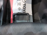助手席シートには、アンダートレイがあります。