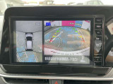 車を真上から見ているように、周囲の状況を把握しながら安心して駐車が行えるアラウンドビューモニター装備!