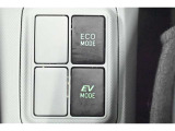 静粛性に優れた快適空間と静かな走りを実現。さらにEVモードではモーターのみでの走行でエンジン音や振動を感じさせない走りが楽しめます。