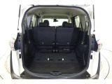 3列目シートは折りたたみが可能です。たためば荷物もしっかり積める!キャンプ用品なども、気兼ねなく積めそうです。旅行にも強い味方ですね。