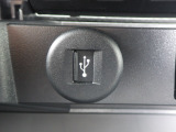 便利な充電用USBジャックも付いています。