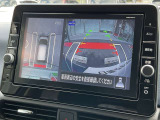 まるで真上から見ているような、視認性の良いアラウンドビューモニターです。駐車が苦手な方でもこれでらくらく駐車できますよ。