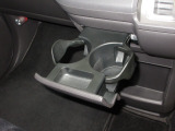 運転席と助手席の間にはドリンクホルダーがあります。取りやすい位置にありますからドライブも楽しくなりますね!
