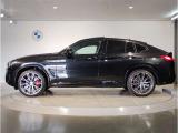 【XDrive】強大なパワーをXdriveシステムが瞬時に理想的な可変配分を行い、かつてない安心・快適・スポーティな走りを約束します。走行状況に応じてトルク配分を最適化してくれる優れものです!