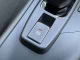 パーキングブレーキは信号待ちなどでブレーキペダルを踏んで停車した後、ブレーキペダルから足を離しても車がそのまま停止状態を維持できるオートホールド機能付き!
