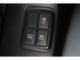 3つの走行モードがあります。『EVモード』はモーターのみで走行しガソリンを消費しないハイブリッド車ならではの環境にも優しい走行です。
