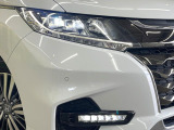 【LEDヘッドライト】悪天候や夜間走行時も良好な視界を確保し安心して運転できる高輝度LEDヘッドライトを装備!点灯速度が早く、消費電力も抑えられています。