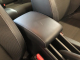 【アームレスト】運転時の疲労軽減にもなるアームレストがついています!
