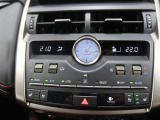 左右独立温度コントロールフルオートエアコンです。運転席、助手席それぞれで独立して温度設定ができます。冷え性の方が乗っても安心ですね♪