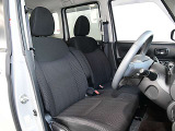 運転席まわりです。実際に座ってみて乗り心地を体感してみて下さい。