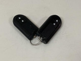 スマートキーを装備しています☆カギをカバンやポケットに入れて頂いた状態でドアロックの開閉やエンジンスタートをして頂けますよ!とても便利な装備です!