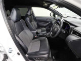 ゆったり室内で運転もしやすいです♪使い勝手の良い配置も考えられています!!
