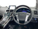 運転席まわりです。 各操作スイッチは使いやすい位置に配置されてます。