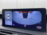 パノラミックビューモニターを装備。駐車場や交差点でクルマを真上から見るように周囲を確認できます。機能の詳細は販売店スタッフまでおたずねください。