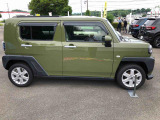 車両右側面からの写真になります。車をご覧になりたい時はお気軽に最寄りの店舗へご相談下さい。