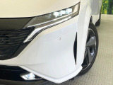【LEDヘッドライト】悪天候や夜間走行時も良好な視界を確保し安心して運転できる高輝度LEDヘッドライトを装備!点灯速度が早く、消費電力も抑えられています。