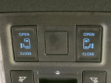 【両側パワースライドドア】スマートキーや運転席のスイッチで後席両側スライドドアの開閉が可能♪電動だから力を入れてドアを開ける必要が無く、小さなお子様でも簡単に開け閉めでき快適です♪