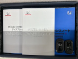 スマートキーは鍵をバッグに入れたままでもドアロックの開閉やエンジンのON・OFFができます。夜間や雨の日も鍵を探さなくて良いので便利です。