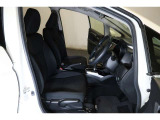 すわり心地の良い運転席・助手席です。長時間のドライブの疲れ軽減に貢献します。どうぞ快適なドライブを♪