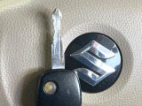 【キーレス】少し離れた場所からでもボタン一つでドアの開錠・施錠ができるのでとっても便利!ドアの鍵穴周りに傷をつけることもありません♪