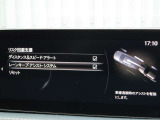 車線逸脱警報ステムです。自車が車線から逸脱する可能性があると、車線逸脱警報により運転者にお知らせします。