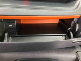 3.「認定中古車カルテ」は、走行距離や修復歴に加えてキズ・凹みの有無・状態や消耗品の交換、過去の整備状況がわかります。