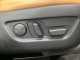 運転席にはパワーシートを装備!シート位置を記憶するメモリー機能付きなのでご夫婦で2名分セットすると便利です♪