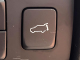 【パワーバックドア】スマートキーや運転席のボタンを押すだけでリアゲートが自動で開閉します!荷物を持っている時や、高い位置にあるバックドアを閉める際に便利な機能です♪