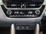 左右独立温度コントロールフルオートエアコンです。運転席、助手席それぞれで独立して温度設定ができます。冷え性の方が乗っても安心ですね♪