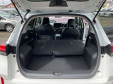 後部座席は分割可倒タイプ