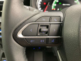 運転中、オーディオの操作をしてて、ハッとしたことはありませんか?ステアリングスイッチは、運転中でもハンドルでオーディオの操作が可能です。安全なドライブをサポートします。
